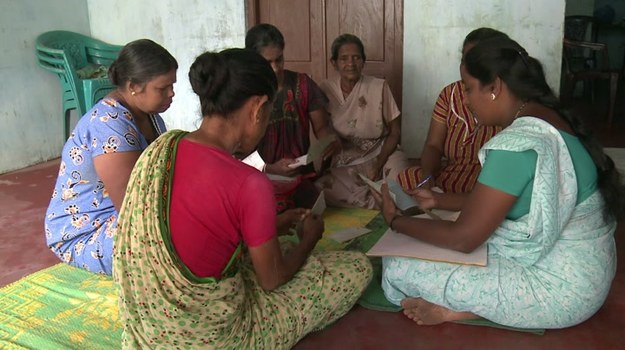 Na Sri Lance mieszka około 90 tysięcy wdów po tamilskich rebeliantach, którzy do 2009 r. walczyli o utworzenie w północnej części własnego niepodległego państwa, Ilamu. Walkę tę przegrali, a wielu z nich okupiło ją życiem. Dziś żony poległych separatystów żyją w ciągłym poczuciu zagrożenia, którego źródłem są akty przemocy na tle seksualnym. Gwałty i niewybredne zaczepki pod adresem wdów są na porządku dziennym. A za samotnymi kobietami nie ma się kto ująć…