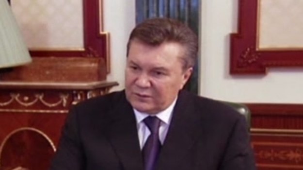 Przewodniczący Rady Najwyższej Ukrainy Wołodymyr Rybak zapowiedział zwołanie pilnego posiedzenia parlamentu w celu złagodzenia napięcia w kraju, gdzie - jak podają przeciwnicy władz - od środy zginęło co najmniej pięć osób.


- Sądzę, że podpiszę odpowiednie rozporządzenie jeszcze dziś i na początku przyszłego tygodnia zaprosimy deputowanych do Rady Najwyższej - oświadczył na spotkaniu z prezydentem Wiktorem Janukowyczem.


Rybak wyjaśnił, że na posiedzeniu tym deputowani rozpatrzą dymisję rządu oraz odwołanie przyjętych niedawno i krytykowanych jako niedemokratyczne ustaw.
Z propozycją zwołania posiedzenia Rady wystąpił Janukowycz.


Zamieszki na Ukrainie - zobacz raport specjalny!
