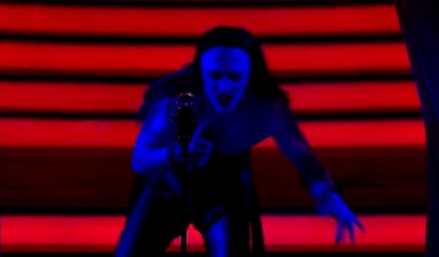 Mariusz Totoszko jako Marilyn Manson wygrał 3 odcinek show "Twoja twarz brzmi znajomo"! Wygraną przeznaczył na fundację wspierająca chorych na stwardnienie rozsiane. Z chorobą tą zmaga się siostra wokalisty.