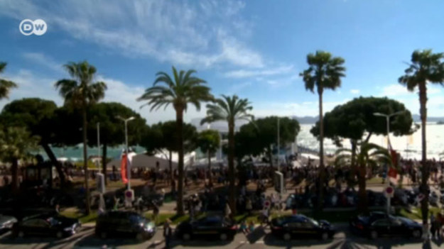 Kiedyś było małą wioską rybacką, dziś to jedno z najbardziej luksusowych miast Europy. Na tamtejszych plażach wypoczywają piękni i bogaci, przy brzegu cumują jachty warte miliony euro... Jednym słowem - "la dolce vita" na Lazurowym Wybrzeżu. Zapraszamy w niezwykłą podróż do Cannes!