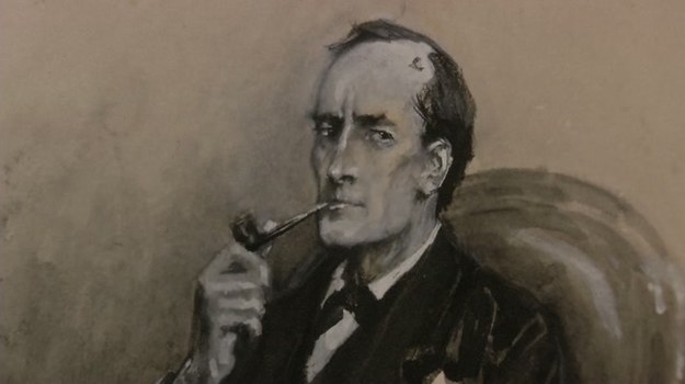 Był genialnym znawcą mrocznej strony ludzkiej natury, mistrzem sztuki dedukcji, arcyspostrzegawczym obserwatorem, estetą o wyrafinowanym guście i dekadenckim bywalcem salonów. Z czasem stał się też symbolem wiktoriańskiego Londynu, z latarniami gazowymi, konnymi powozami i wszechobecną mgłą...


Sherlock Holmes - najsłynniejszy detektyw w dziejach, choć całkowicie fikcyjny - został powołany do życia w 1887 r. przez sir Arthura Conan Doyle'a, pisarza, wolnomularza i spirytystę. Literacki fenomen z czasem stał się fenomenem popkulturowym, przenikając do świata kina i telewizji. Urok Holmesa zdaje się nieprzemijający – postać ta z rozmachem wkroczyła w XXI wiek, a to za sprawą kultowego już serialu BBC „Sherlock”, gdzie w genialnego detektywa wciela się Benedict Cumberbatch. Zamiast notatnika posługuje się on smartfonem – ale to przecież tylko współczesna wariacja na temat legendy, która jest wieczna.


Arthur Conan Doyle prawdopodobnie nawet w najśmielszych snach nie przypuszczał, że stworzony przez niego bohater przeżyje go o tyle dziesięcioleci. On sam próbował uśmiercić Holmesa w 1893 r., skazując go na upadek w otchłań wodospadu. Czytelnicy zareagowali na ten fakt tak wielkim oburzeniem i rozpaczą, że pisarz był zmuszony... wskrzesić detektywa dziesięć lat później.


17 października w Museum of London zainaugurowano fascynującą wystawę poświęconą postaci Sherlocka Holmesa. Nosi ona znamienny tytuł - "Człowiek, który nigdy nie żył, i który nigdy nie umrze”.