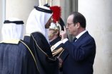 Minister spraw zagranicznych Zjednoczonych Emiratów Arabskich Abdullah bin Zayed al-Nahyan (po lewej) i prezydent Francji Francois Hollande (po prawej)