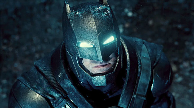Superprodukcja Zacka Snydera będzie kontynuować wątki z filmu "Człowiek ze stali", tym razem do życia "Supermana" wkroczą Batman, Wonder Woman i Lex Luthor. Całość ma wprowadzać widza do ekranizacji "Ligi Sprawiedliwości".

