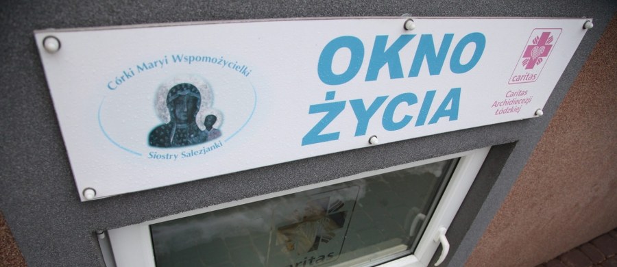 Komitet Praw Dziecka ONZ wzywa Polskę do likwidacji "okien życia", które jego zdaniem naruszają prawo dziecka do tożsamości. Nie zgadza się z tym Marek Michalak, Rzecznik Praw Dziecka. „Nie możemy likwidować alternatywy, która może uratować dziecku życie” – podkreśla. 