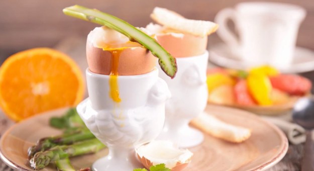 Ugotowanie perfekcyjnego jajka na miękko nie jest trudne! Zobaczcie, jak to zrobić, by za każdym razem uzyskać jajko z lejącym żółtkiem. 


Tu znajdziesz dokładny przepis, jak ugotować jajko na miękko!


Polub "Zmysłowe smaki" na Facebooku!