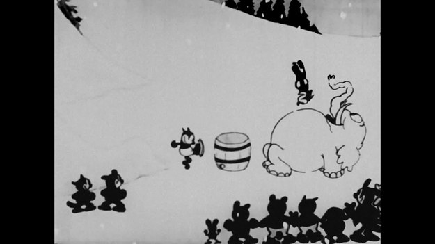 Wytwórnia Disney wkrótce zaprezentuje nowy film…sprzed 87 lat! Bohaterem obrazu jest Oswald Szczęśliwy Królik, pierwowzór słynnej Myszki Miki, a zarazem pierwsza postać stworzona przez Walta Disneya i jego współpracownika Ub’e Iwerksa. Pochodząca z 1928 roku sześciominutowa animacja nosząca tytuł „Dzwonki sań” została odnaleziona w zbiorach archiwum Brytyjskiego Instytutu Filmowego. Przez lata uważano, że wszystkie kopie tej części przygód Królika Oswalda bezpowrotnie zginęły. W grudniu wytwórnia Disney ma pokazać odnowioną wersję filmu podczas specjalnego pokazu swoich świątecznych produkcji.  