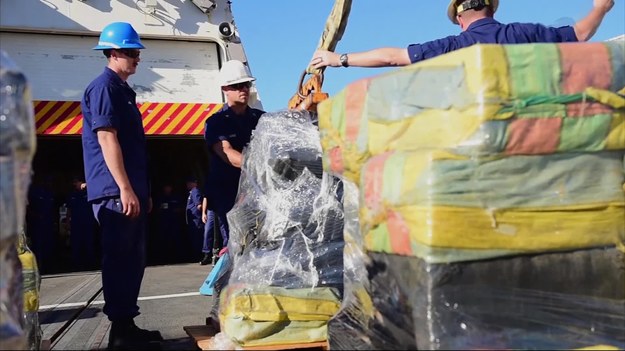 Straż przybrzeżna w San Diego zarekwirowała ostatnio aż dwadzieścia pięć ton kokainy. Szacunkowa wartość tak dużej ilości narkotyków to ok. 765 milionów dolarów. Towar znajdował się na w sumie dwudziestu czterech statkach, które przebywały w strefie tranzytowej portu między lipcem a listopadem bieżącego roku. 