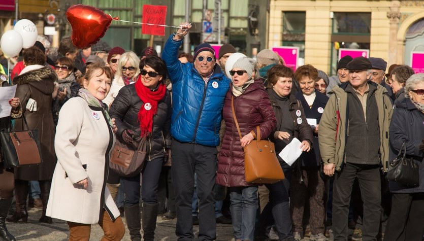 Pikieta KOD pod Pałacem Prezydenckim Wydarzenia w INTERIA PL