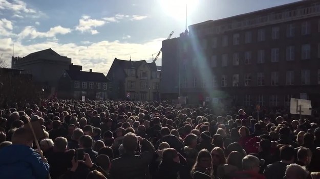 Tysiące ludzi zgromadziło się przed budynkiem parlamentu Islandii w Reykjaviku, żądając dymisji premiera. Okazało się, że Sigmundur David Gunnlaugsson jest zamieszany w aferę "Panama Papers".