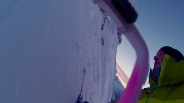 Oto ujęcia z drona zrobione w pokrytych śniegiem górach norweskich. Niestety – ostatnie. Co się tam zdarzyło? Zobaczcie nagranie.

