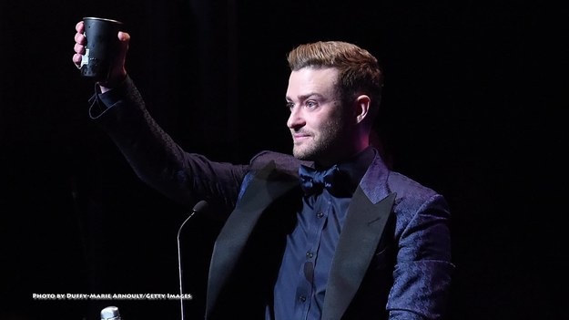 Amerykański piosenkarz, tancerz i aktor Justin Timberlake w nie dba w szczególny sposób o swój wizerunek. Artysta stawia na klasyczny elegancki ubiór, krótko ścięte włosy i kilkudniowy zarost. Takie zastawienie powoduje, ze Timberlake wciąż ma miliony fanów na całym świecie. 