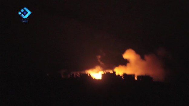 Nie ustają bombardowania w Syrii. Nagranie wykonane przez syryjskiego aktywistę ukazują nocne naloty na przedmieścia Aleppo.