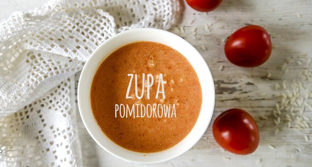 Zupa pomidorowa - chyba najbardziej, obok rosołu, znana i lubiana zupa w Polsce. Smak pomidorowej towarzyszy kolejnym pokoleniom Polaków, każda jest jednak trochę inna, wydaje się nam prostym daniem, a jednak trudno przygotować przepyszną zupę pomidorową. Poznajcie nasz sposób - jest genialny!