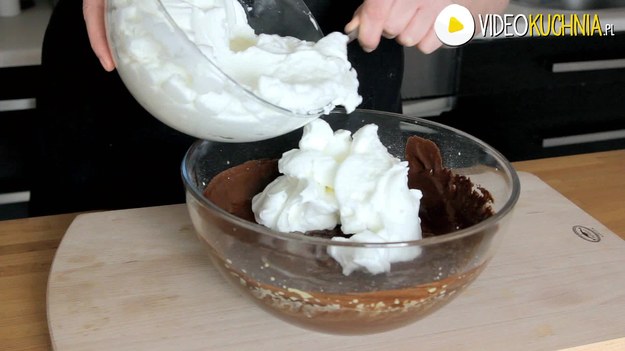 Niewiele składników, żadnej mąki - oto przepis na pyszne ciasto czekoladowe. Spróbujcie koniecznie.
