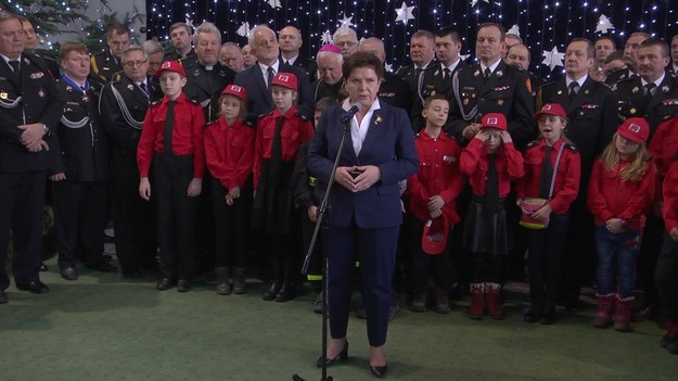 Premier Beata Szydło spotkała się ze strażakami w Krakowie. Podczas przemówienia podkreślała, ze najważniejsze w polityce są odpowiedzialność i szacunek do drugiego człowieka.