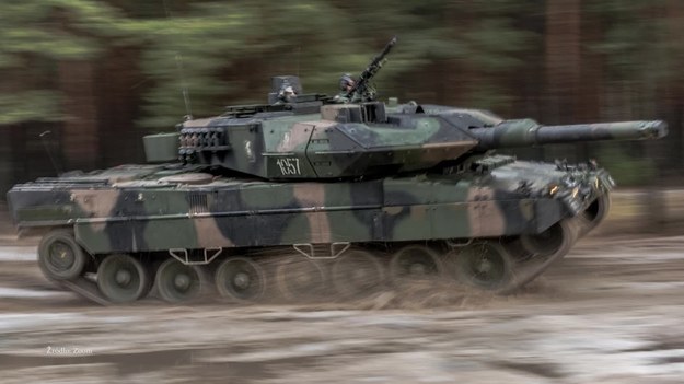 W Polsce w Leopardy wyposażona jest 11. Lubuska Dywizja Kawalerii Pancernej z Żagania. Dysponuje ona czterema batalionami czołgów. Dwoma w 10. Brygadzie Kawalerii Pancernej (Leopard 2A4, które będą modernizowane) i dwoma w 34. Brygadzie Kawalerii Pancernej (Leopard 2A5).