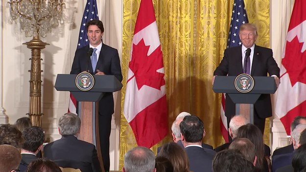 ​Prezydent USA Donald Trump na spotkaniu w poniedziałek w Białym Domu z premierem Kanady Justinem Trudeau bronił "zdrowego rozsądku" swojej polityki w sprawie imigracji do Stanów Zjednoczonych. Chwalił także amerykańsko-kanadyjskie więzy handlowe.