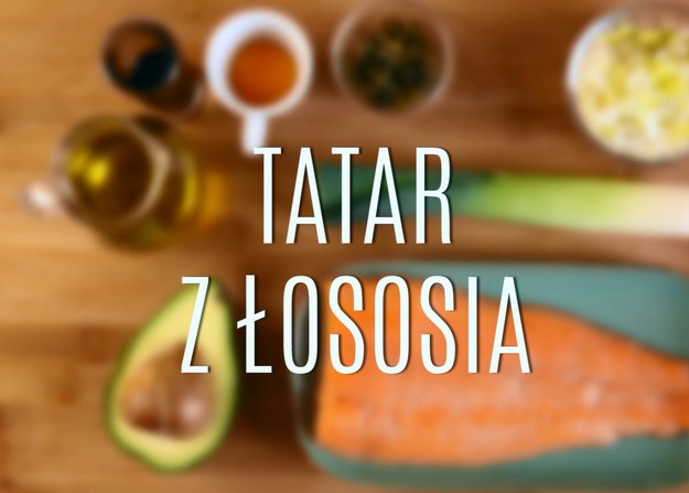 Tatar to potrawa, zwykle serwowana jako przystawka, którą przyrząda się zazwyczaj z drobno siekanego mięsa wołowego. Był obowiązkową pozycją w niemal każdej restauracji dawnych lat, a i dziś cieszy się niemałą popularnością. Teraz mamy dla was propozycję na innego tatara - z łososia - który zachwyci was swoim aromatem i smakiem! 