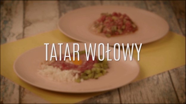 Tatar to jedna z najpyszniejszych przystawek, która szczególną popularność zdobyła w latach 60. ubiegłego wieku, choć znana jest od co najmniej dwustu lat! Tatar wołowy składa się z siekanego lub skrobanego chudego mięsa wołowego, który zmieszano z żółtkiem jajka, surową cebulą, odrobiną oleju, pieprzu i soli. Niekiedy dodawano do niego kiszonych ogórków, zaś całość wieńczono żółtkiem w wydrążonym środku dania. Jak przyrządzić tatara w domu? Zobaczcie nasz poradnik - to naprawdę proste!