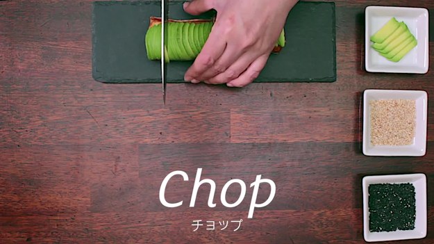 Sushi z pączka czy croissanta? Pewna japońska szefowa kuchni, miłośniczka kuchni fusion, pokazuje, że sushi można zrobić dosłownie ze wszystkiego.