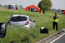 Opel zderzył się z jadącym z naprzeciwka autokarem, wiozącym turystów z Niemiec. Kierowca samochodu osobowego zginął.