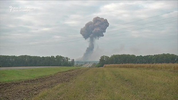 W obwodzie winnickim w centralnej Ukrainie trwa akcja gaszenia ogromnego pożaru składów amunicji, przez który ewakuowano 30 tysięcy mieszkających w jego pobliżu ludzi. Zamknięto przestrzeń powietrzną dla ruchu samolotów. Mieszkańcy okolicznych miejscowości słyszeli eksplozje.