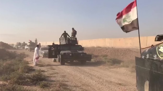 Iracka armia ogłosiła w poniedziałek, że wraz ze sprzymierzonymi z nią milicjami odebrała siłom kurdyjskim kontrolę nad kilkoma celami na południe od miasta Kirkuk, w tym nad bazą wojskową K1, stacją państwowego koncernu gazowego, rafinerią ropy i elektrownią.