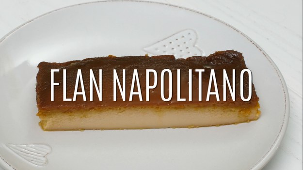 Flan napolitano to jeden z najpopularniejszych, tradycyjnych deserów kuchni włoskiej. Przyrządzany z kilku prostych, słodkich, łatwo dostępnych składników, jest doskonałym połączeniem kremowego serka mascarpone z skondensowanym mlekiem! W kilka chwil przyrządzicie ciasto, które będzie niewysokie, ale niech niepozorność wyglądu was nie zmyli - w niewielkim kawałeczku znajdziecie dosłownie "niebo w gębie"!