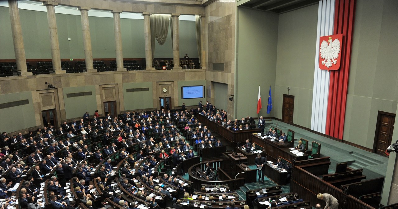 PiS na prowadzeniu złe wieści dla Nowoczesnej Nowy sondaż