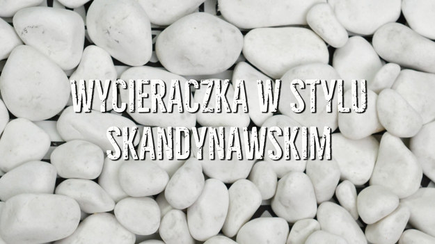 Wycieraczka to nieodłączny element każdego domu - skutecznie pomaga zapobiegać przenoszeniu brudu, błota, kurzu i piasku do naszych wnętrz, chroniąc jednocześnie nasze podłogi. Znakomicie sprawdza się również jako miejsce, na którym można spokojnie odstawić mokre buty, nie bez znaczenia jest również to, jak wygląda - to doskonały, choć niepozorny sposób na urozmaicenie wnętrza i podkreślenie jego charakteru. Z naszego poradnika dowiecie się, jak przygotować prostą wycieraczkę z kamieni - doskonale nadaje się do wszystkich wnętrz, które nawiązują do skandynawskiej stylistyki. Przygotowanie jej jest dziecinnie proste!