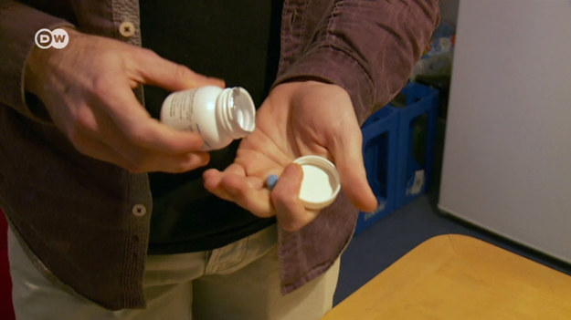 Emmanuel Danan jest w grupie wysokiego ryzyka. Bierze tabletki, by zapobiec zarażeniu wirusem HIV.