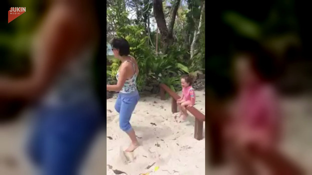 Tańcząc na plaży, ta mama nie zauważyła, że jej córka jest tuż za nią. Jak to się skończyło?