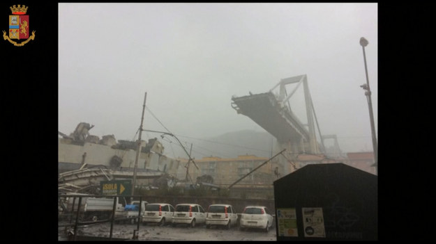 Jak donoszą włoskie media, z powodu gwałtownej burzy zawalił się most w północnym mieście Genua. Policja podaje, że podczas katastrofy, na moście znajdowało się 10 samochodów. Obecnie trwa akcja ratunkowa.