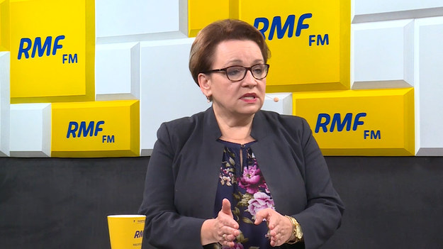 "Będziemy rozmawiać i dyskutować" - mówi szefowa MEN Anna Zalewska pytana o żądania związków zawodowych m.in. nauczycieli, którzy domagają się jej odejścia. "W szkołach nie ma chaosu. Jesteśmy razem z nauczycielami, samorządowcami i dyrektorami" - podkreśla Poranny gość RMF FM. 