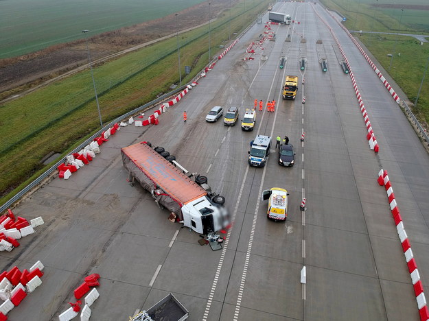Miejsce wypadku ukraińskiej ciężarówki na autostradzie A4 w Chotyńcu