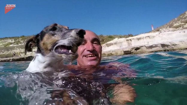 Pies uwielbia spędzać z mężczyzną czas wolny, który wykorzystują na skoki do wody i pływanie w wodach Morza Śródziemnego. 