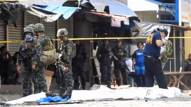 Dżihadyści z tak zwanego Państwa Islamskiego (IS) wzięli odpowiedzialność za dokonania dwóch zamachów bombowych na filipińskiej wyspie Jolo. W wyniki ataku terrorystycznego co najmniej 27 osób poniosło śmierć, a 81 zostało rannych. Komunikat tej treści przekazała w nocy z niedzieli na poniedziałek związana z IS agencja prasowa Amaq.