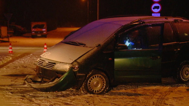 Nowe odcinki najpopularniejszego polskiego programu o funkcjonariuszach Wydziału Ruchu Drogowego, pokazujący codzienną pracę patroli policyjnych w różnych miastach Polski. Uchwycone w nim zdarzenia i zachowania kierowców pokazują, co może spotkać każdego z nas, pozwalają zobaczyć z innej perspektywy niebezpieczne sytuacje na drogach i dają szansę uczenia się na błędach innych. Oprócz wypadków, karamboli i efektownych akcji policjantów, w programie widzimy wiele różnorodnych sytuacji – zabawnych i smutnych, typowych i zaskakujących, kuriozalnych i pouczających. Scenariusz pisze samo życie i kierowcy poruszający się po naszych drogach. 