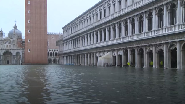 Powódź w Wenecji zbiera żniwo. Pod wodą znalazło się 70 proc. obszaru miasta. Zalany jest m.in. plac Świętego Marka.