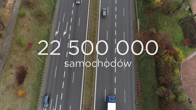 W 2018 roku w Polsce doszło do 31000 wypadków. Jesteśmy pod tym względem w niechlubnej czołówce w Unii Europejskiej. Jak zmienić te statystyki? Jednym ze sposobów jest zakup samochodu wyposażonego w kamery, radary i systemy wspierające jazdę. Takim samochodem jest chociażby Skoda SUPERB. Juliusz Szalek pojechał nią do Jaworzna, miasta, w którym od 2016 do połowy 2018 roku nie zginął w wypadku drogowym żaden człowiek. Sprawdził tam jakie są inne sposoby na poprawienie bezpieczeństwa na drogach.
