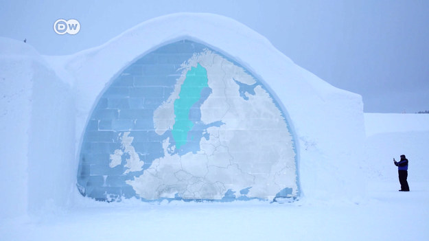 Mroźne noce w imponującym otoczeniu: Jukkasjärvi w północnej Szwecji i budowany tu co roku z lodu i śniegu „Icehotel”. To najstarszy tego typu obiekt na świecie. Pierwsi goście przybyli tu w 1989 roku.