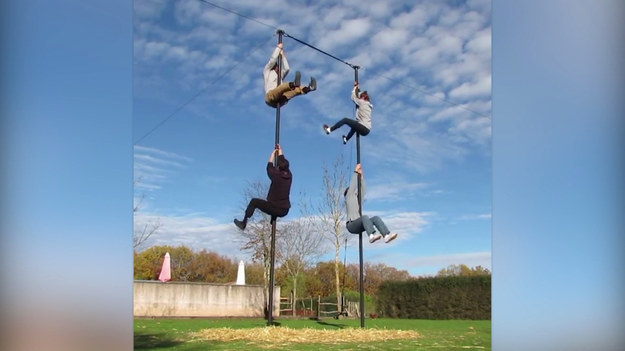 Theo Lefeuvre, Raphael Filiatreault, Yann Masia i Milieve Brisebois to grupa akrobatów z kanadyjskiego Quebecu. Zobaczcie, jak skomplikowane sztuczki potrafią wykonać. Pracę zespołową mają opanowaną do perfekcji!