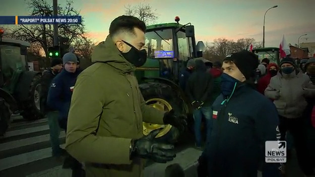 Barwna postać polskiej wsi - lider rolników, który został okrzyknięty "młodym Lepperem". Michał Kołodziejczak od kilku lat walczy z ministrami rolnictwa i nieuczciwymi praktykami sieci handlowych. Organizuje demonstracje w sklepach, blokuje ulice.Oglądaj "Raport" w Polsat News - od poniedziałku do piątku o godzinie 20:50.