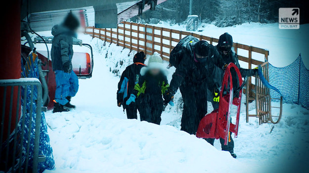 Ferie zimowe w tym roku są nietypowe z racji panujących obostrzeń. Na stokach narciarskich jest zakaz szusowania, ale turyści korzystają z innych form aktywności na śniegu.Zobacz program "Raport" na antenie Polsat News - od poniedziałku do piątku o godzinie 21.