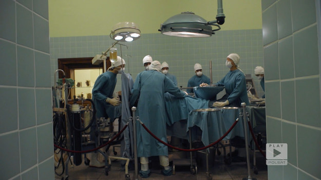Krzysztof, chirurg mieszkający w RPA od 30 lat, pokazuje nam legendarny szpital. To tutaj, 3 grudnia 1967 roku został przeprowadzony pierwszy na świecie przeszczep serca. W Polsce, do udanej transplantacji doszło 20 lat później. Fragment programu „Polacy za granicą”, emitowanego na antenie Polsat Play. 