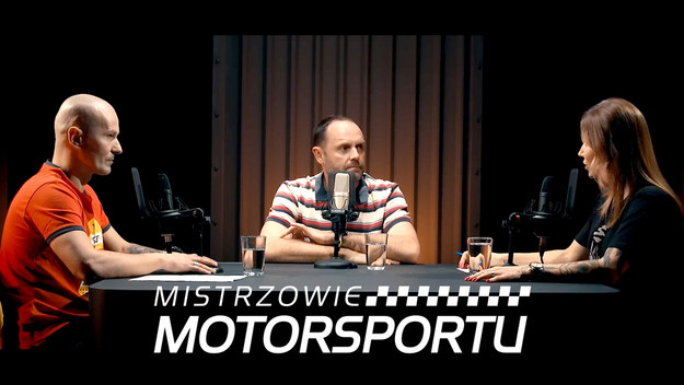 Karolina Pilarczyk i Mariusz Dziurleja prowadzą cykl wywiadów z mistrzami różnych dyscyplin sportów motorowych. W tym odcinku o swojej przygodzie sportowej opowiada