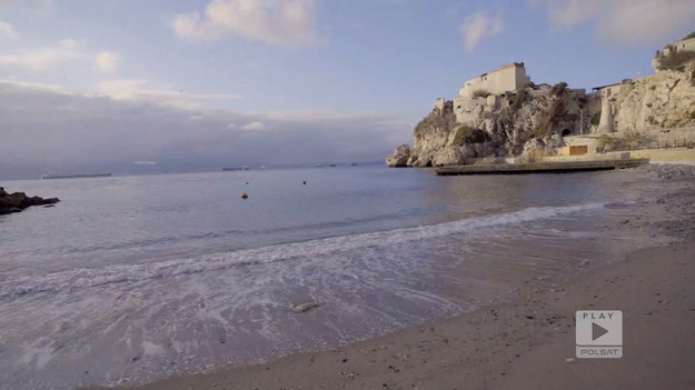 Marlena mieszkająca od 7 lat na Gibraltarze zabrała nas do Camp Bay. Malownicza zatoka z kamienistą plażą, jest idealnym miejscem dla rodzin z dziećmi, gdzie można miło i w bezpieczny sposób spędzić nawet cały dzień. A co oprócz tego? Fragment programu „Polacy za granicą”, emitowanego na antenie Polsat Play. 