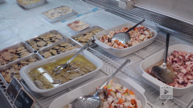 Sardynia to włoska wyspa, na której możemy skosztować naprawdę ciekawych, lokalnych smaków. Stanowi ona mieszankę włoskich potraw z kuchnią typowo pasterską.Fragment programu "Polacy za granicą", emitowanego na antenie Polsat Play.