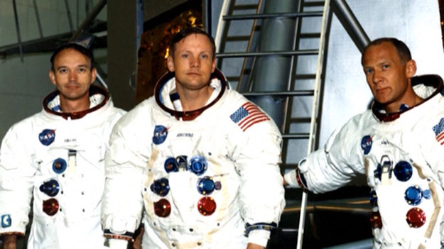 Nie żyje amerykański astronauta Michael Collins, uczestnik misji kosmicznej Apollo 11, pierwszej załogowej wyprawy na Księżyc. Miał 90 lat. 
20 lipca 1969 roku Neil Armstrong i Buzz Aldrin, jako pierwsi ludzie w historii, stanęli na Księżycu. Trzeci uczestnik misji Michael Collins pozostał na statku, znajdującym się na orbicie wokółksiężycowej. 
O śmierci astronauty poinformowała jego rodzina. Bliscy przekazali, że odszedł po walce z nowotworem.