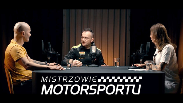 Karolina Pilarczyk i Mariusz Dziurleja prowadzą cykl wywiadów z mistrzami różnych dyscyplin sportów motorowych. W tym odcinku o swojej przygodzie sportowej opowiada Mariusz Miękoś.